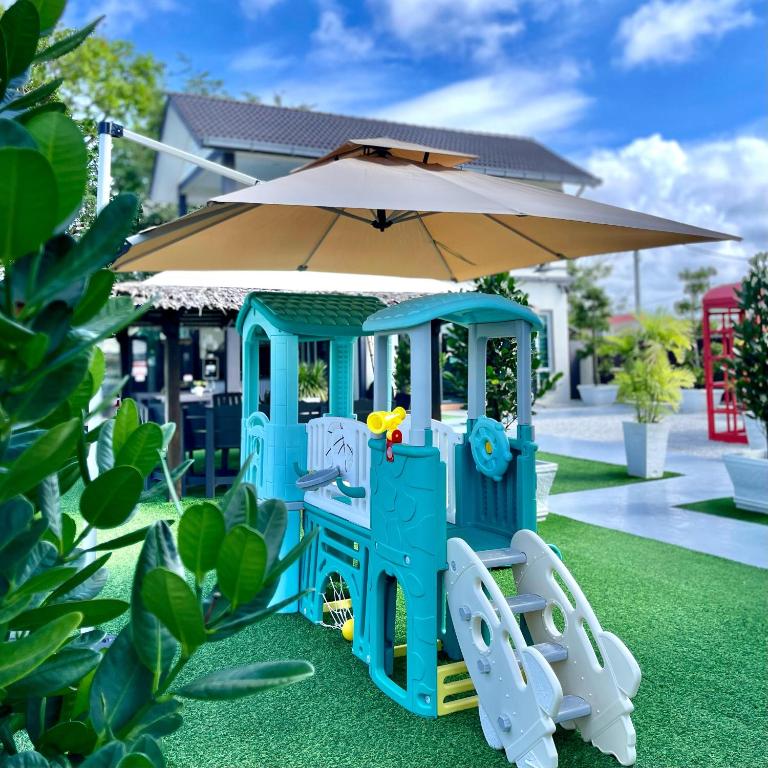 The Riverside Retreat