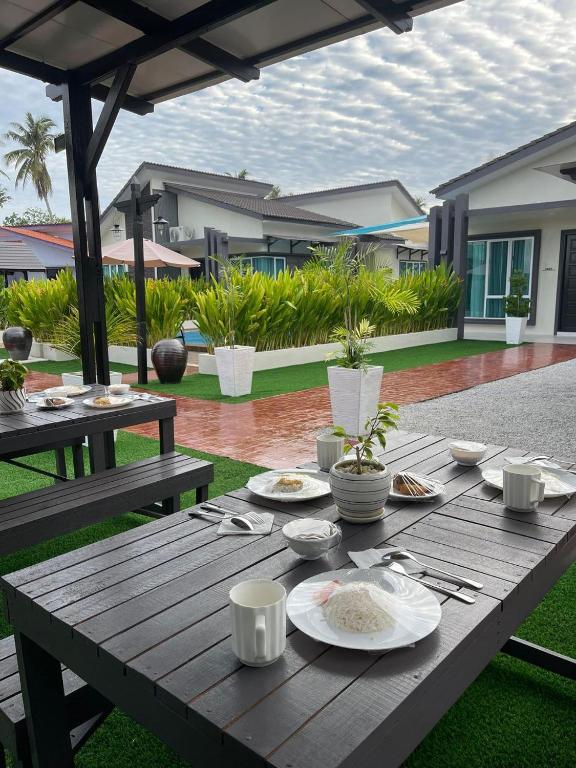 The Riverside Retreat